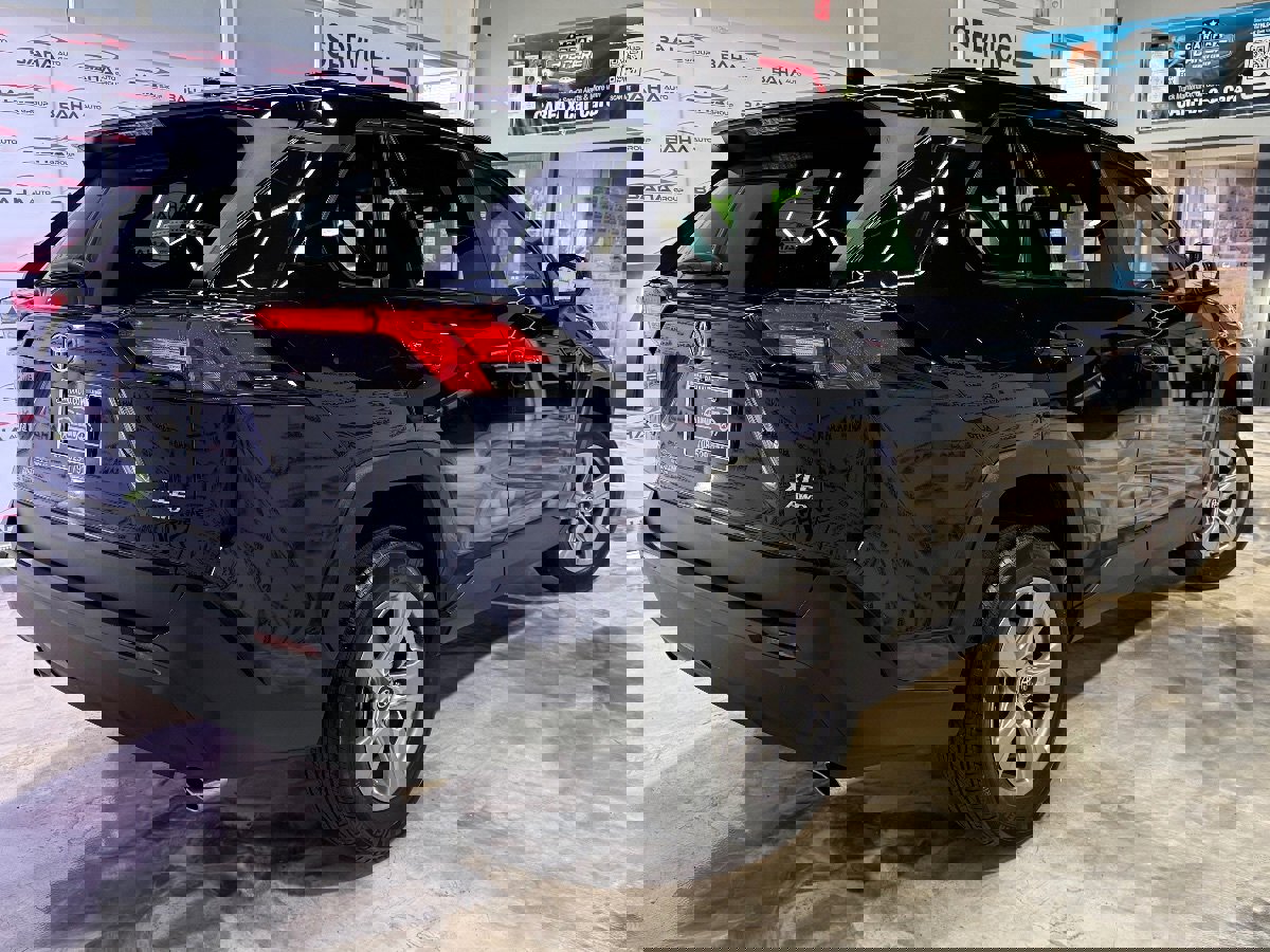 Used 2022 Toyota RAV4 XLE image 7