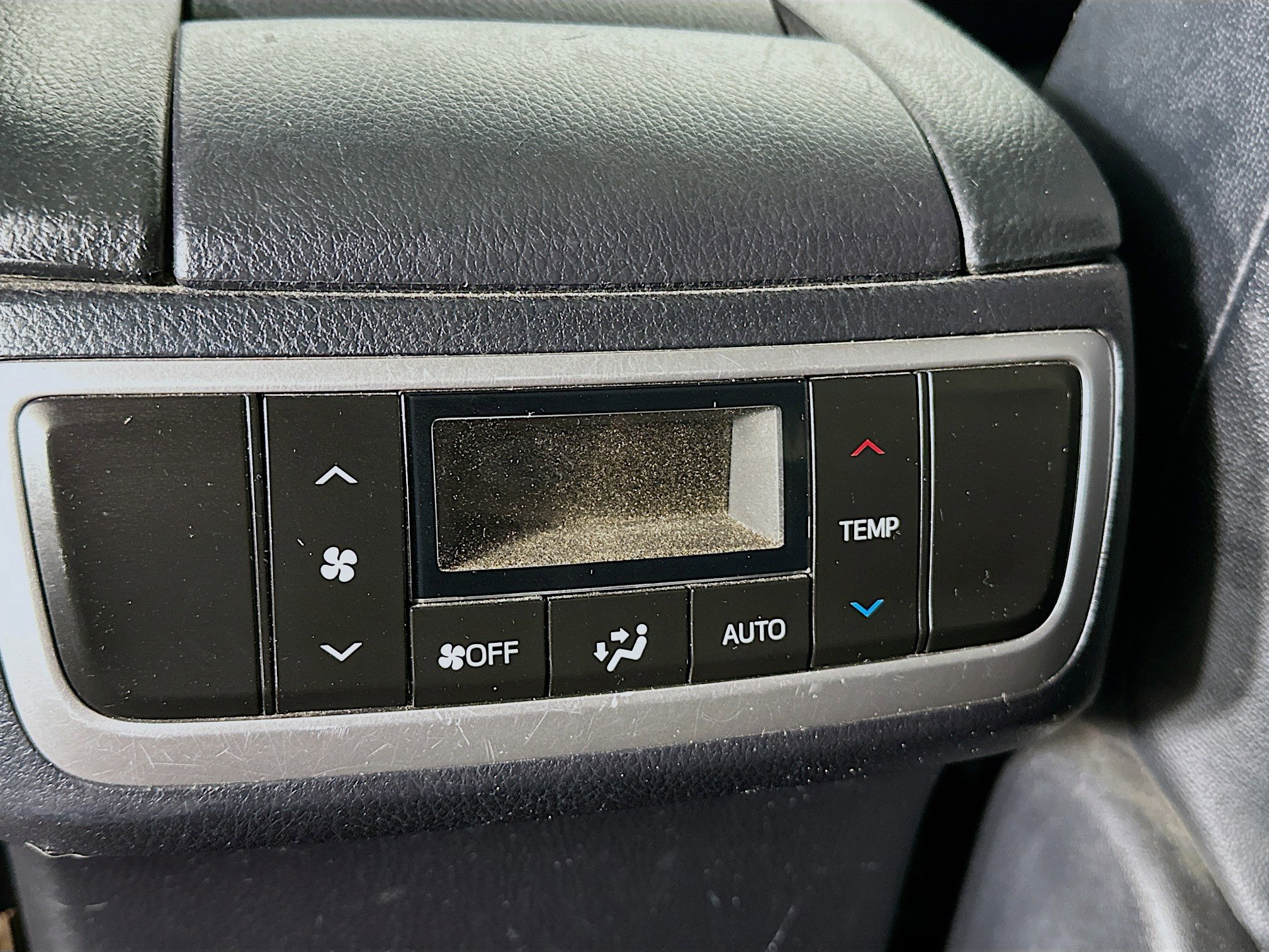 Used 2019 Toyota Highlander SE image 28