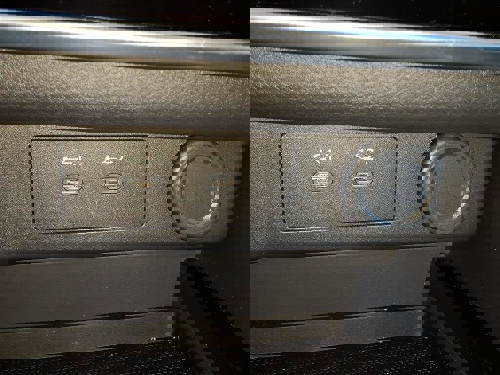 Used 2025 Nissan Rogue S image 13