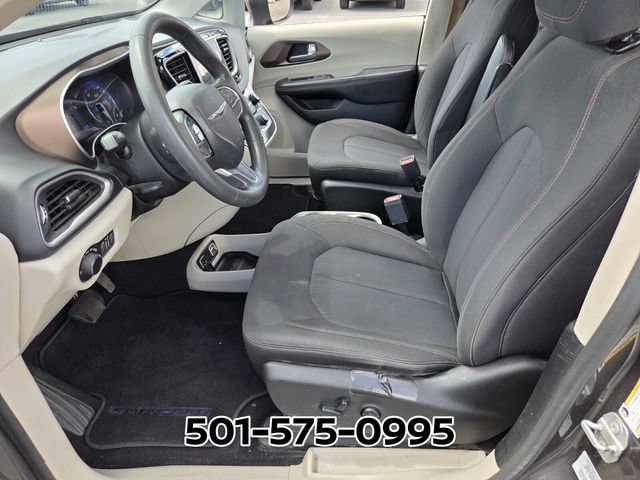 Used 2017 Chrysler Pacifica Touring FWD image 9