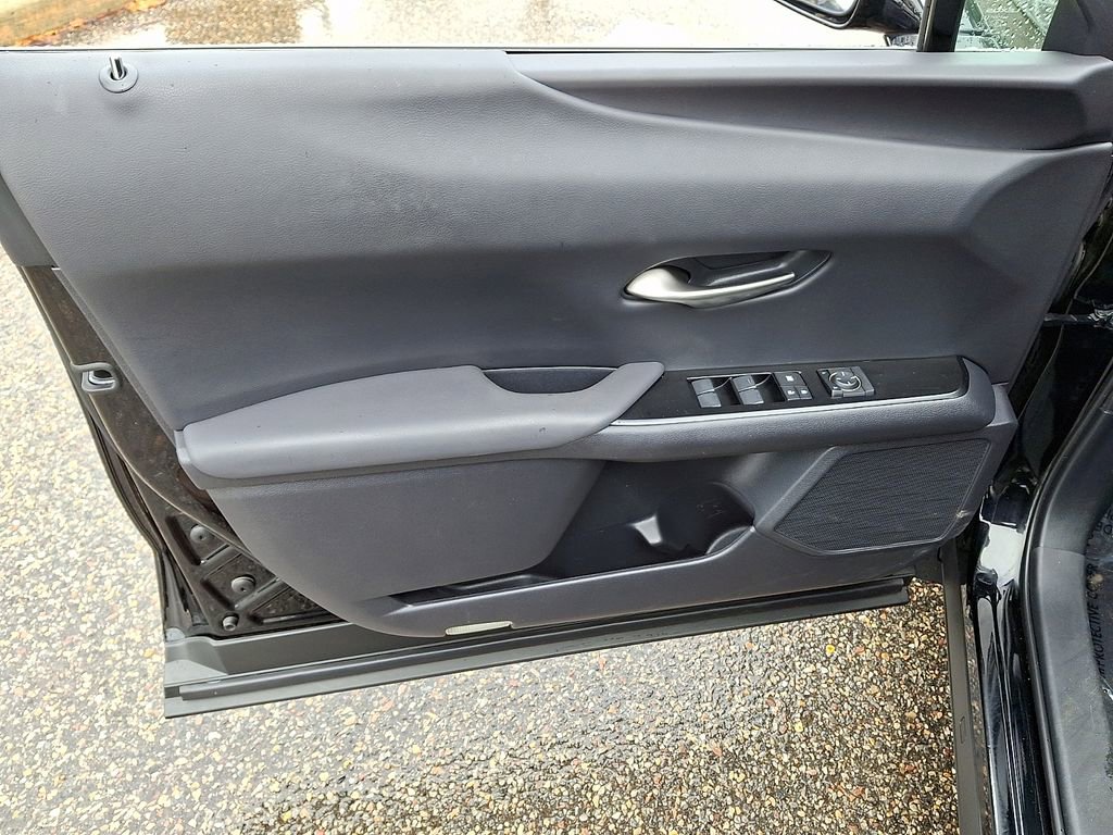 Used 2022 Lexus UX 250h w/ Premium Package image 12