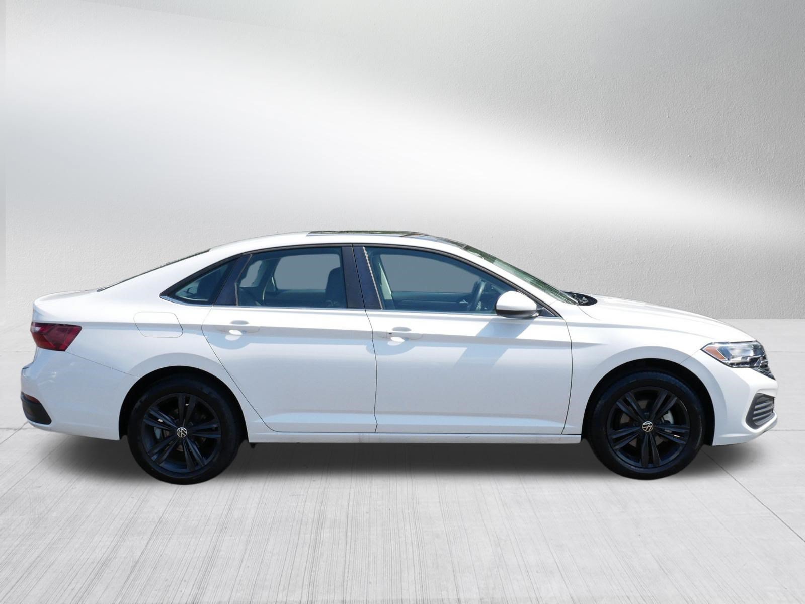 Certified 2023 Volkswagen Jetta SE w/ Panoramic Sunroof Package FWD image 8