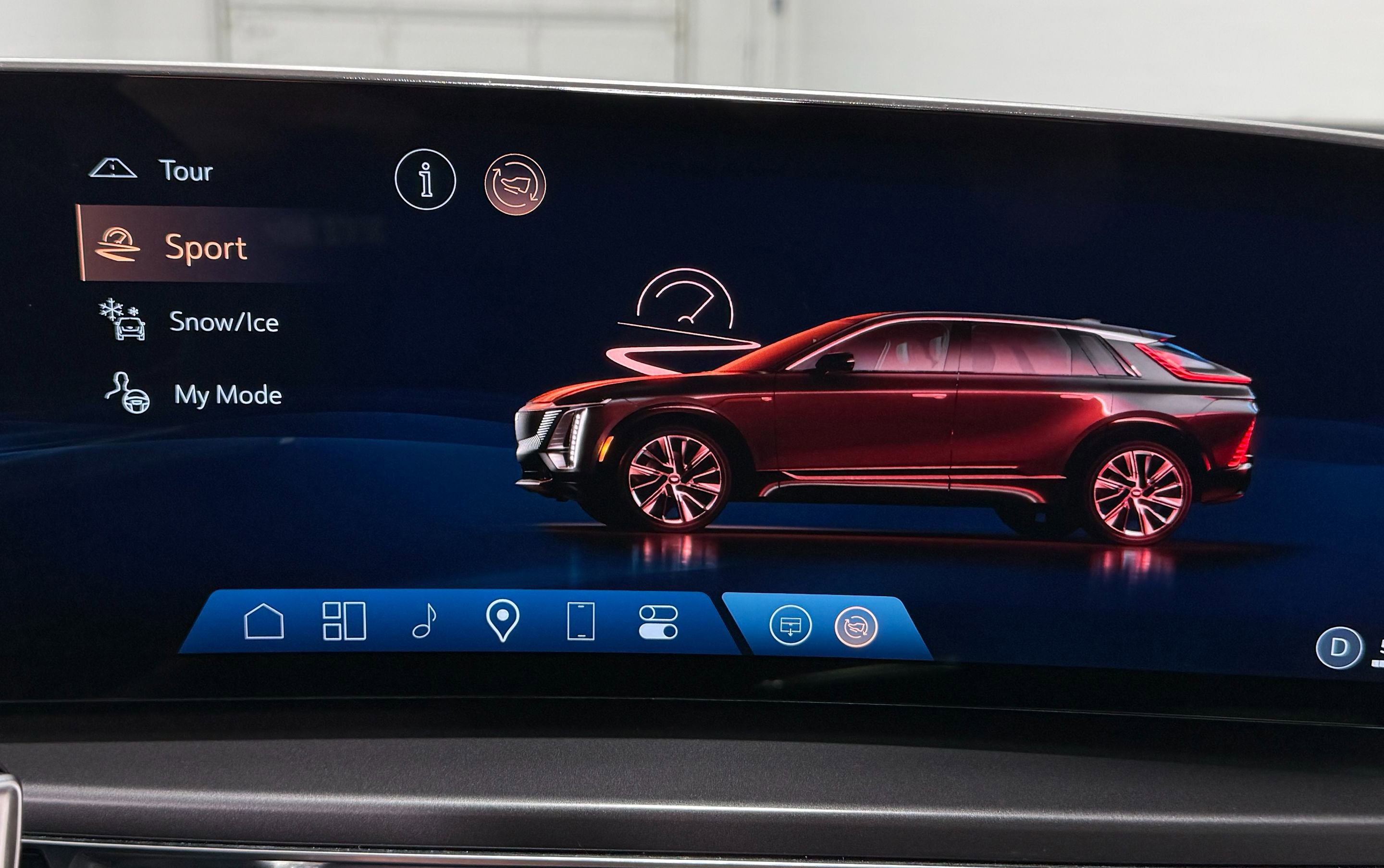 Used 2024 Cadillac Lyriq Tech RWD image 24