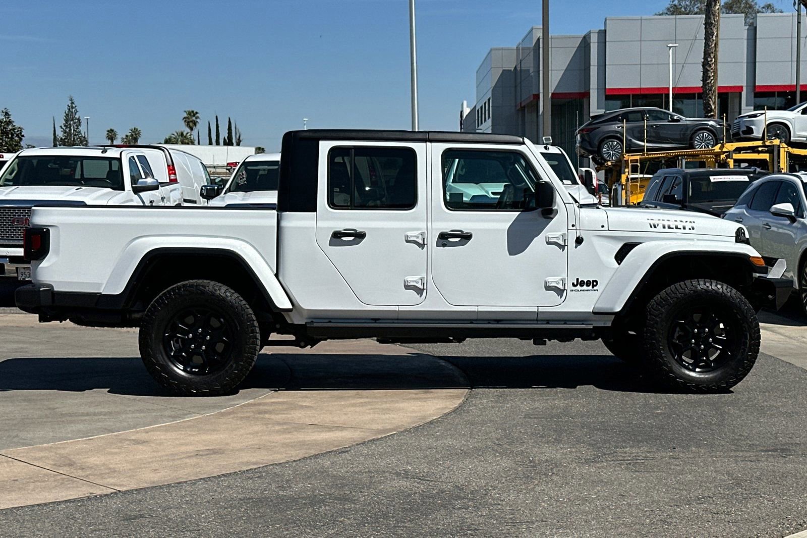 Used 2023 Jeep Gladiator Willys image 3