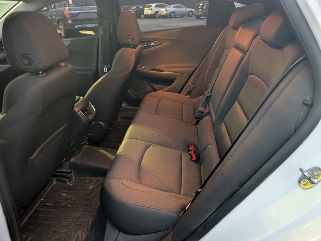 Used 2018 Chevrolet Malibu LT w/ Redline Edition image 9