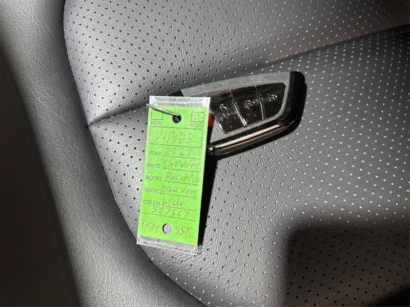 Used 2023 Chrysler Pacifica Touring-L w/ Uconnect Theater Family Group FWD image 30