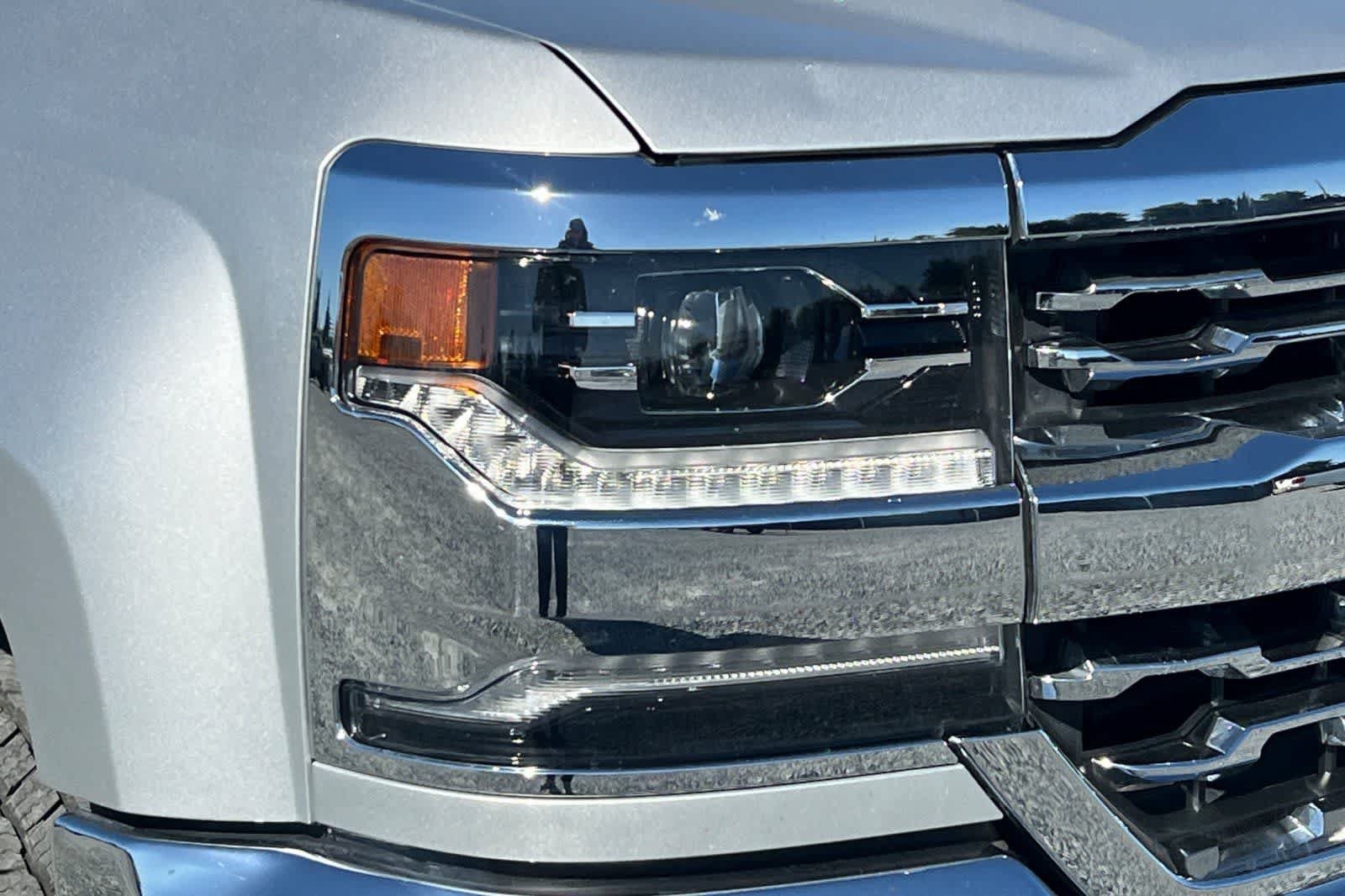 Used 2018 Chevrolet Silverado 1500 LTZ w/ Sport Package AWD/4WD image 33