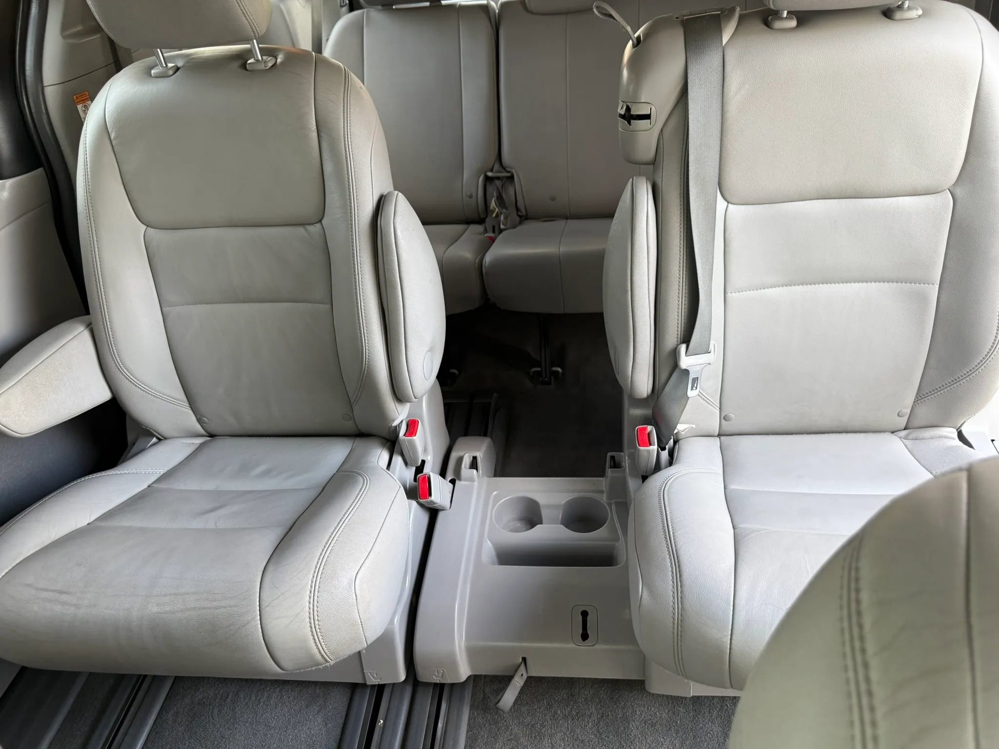 Used 2015 Toyota Sienna XLE image 34