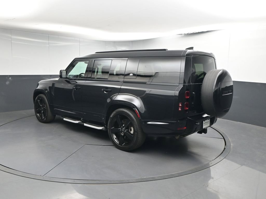 Used 2023 Land Rover Defender 130 X-Dynamic SE image 3