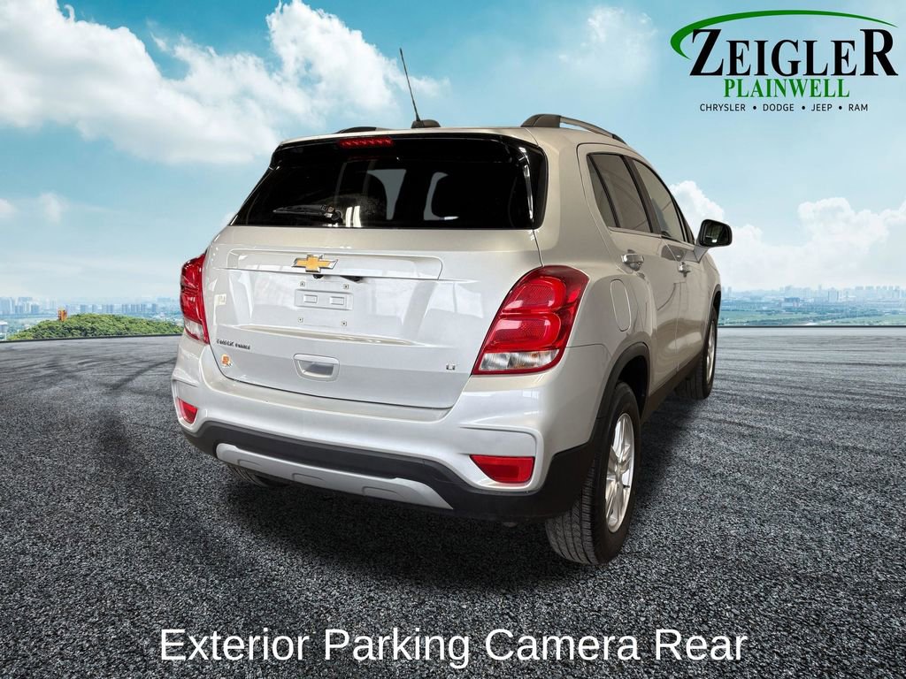 Used 2020 Chevrolet Trax LT w/ LT Convenience Package image 9