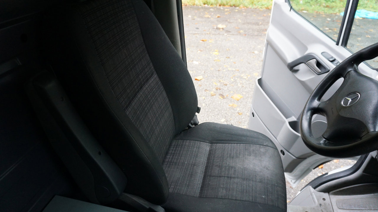 Used 2017 Mercedes-Benz Sprinter 2500 image 18