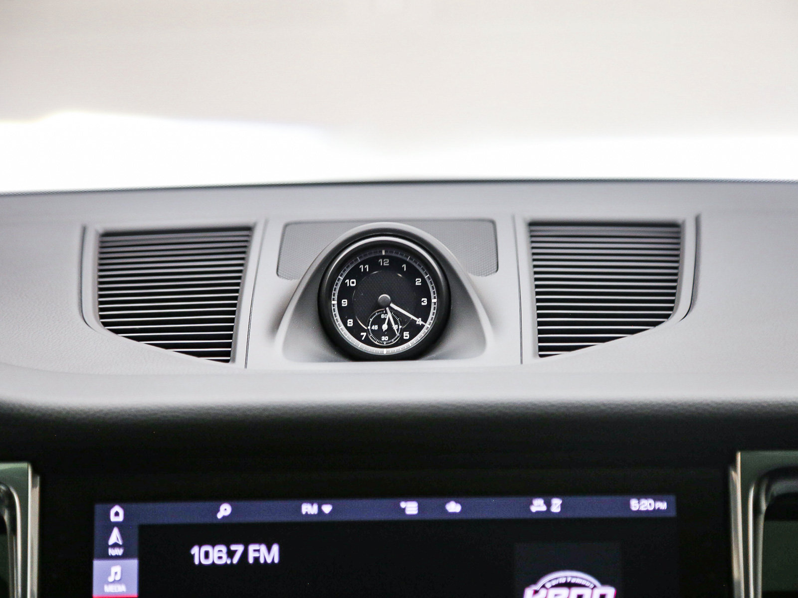 Certified 2026 Porsche Macan AWD/4WD image 19