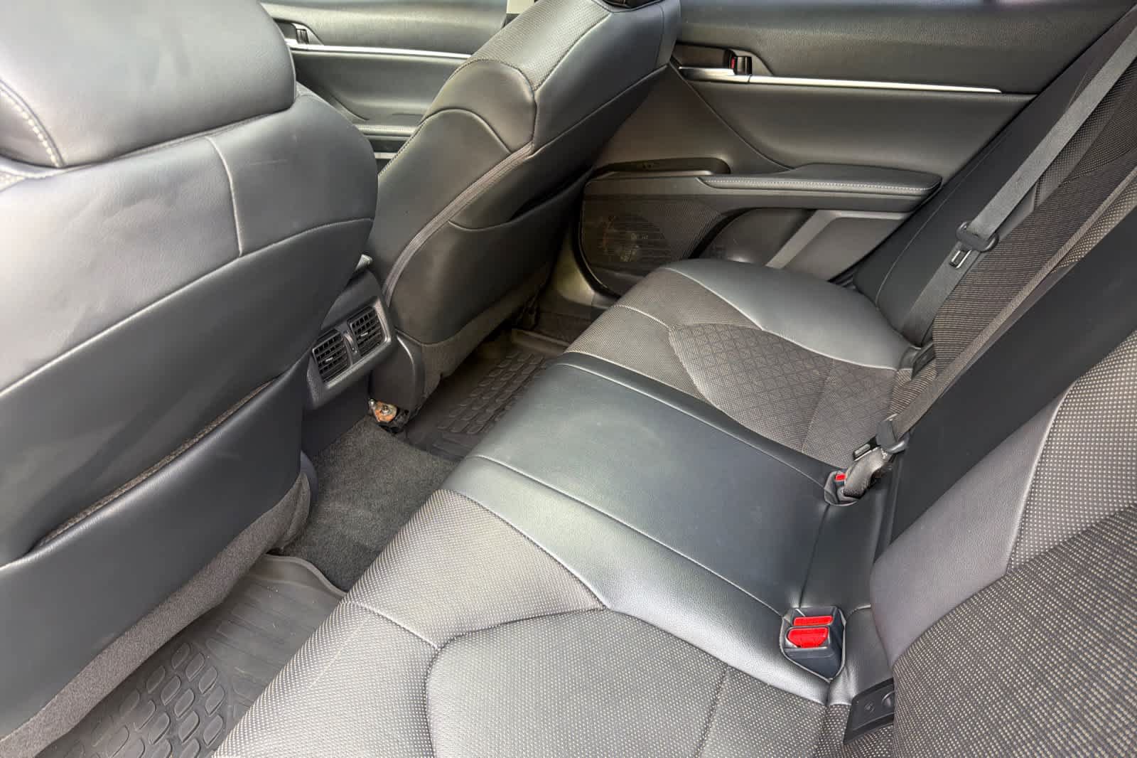 Used 2022 Toyota Camry XSE w/ Navigation Package FWD image 4