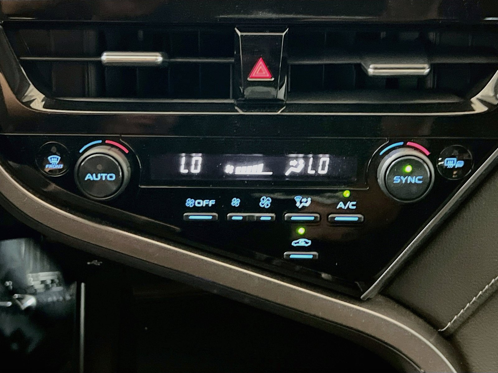 Used 2023 Toyota Camry SE FWD image 11