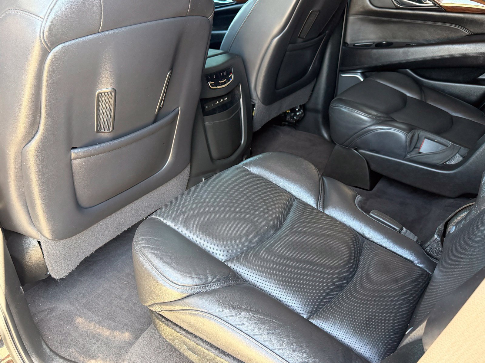 Used 2020 Cadillac Escalade Luxury AWD/4WD image 41