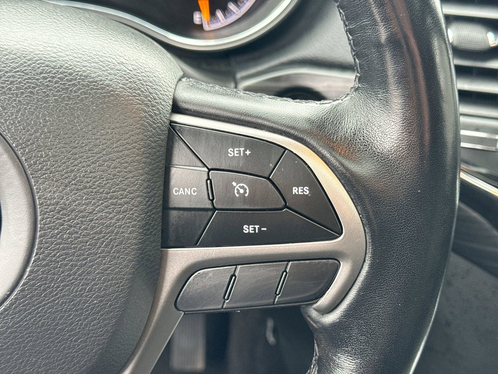 Used 2022 Jeep Grand Cherokee Altitude AWD/4WD image 28