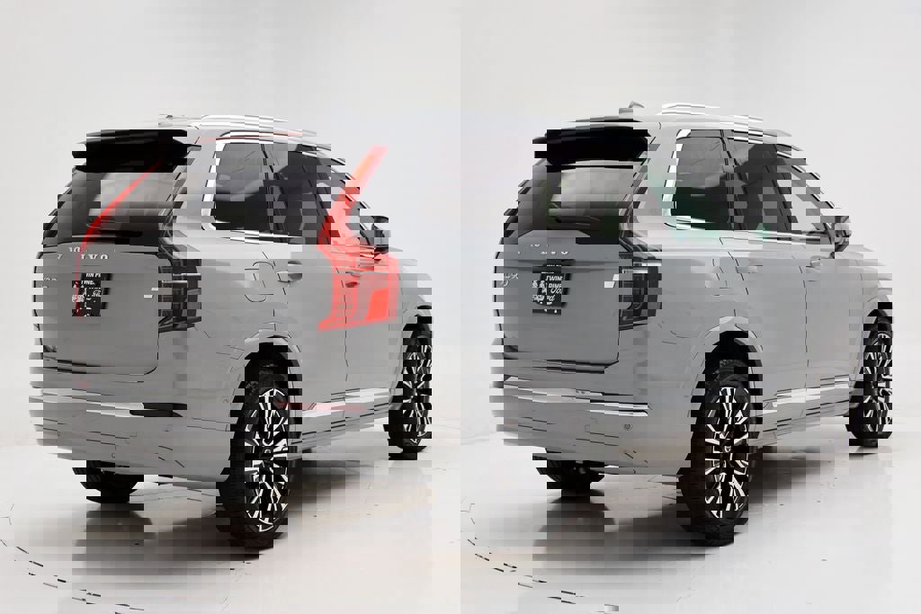 Used 2024 Volvo XC90 T8 Plus w/ Protection Package Premier image 8