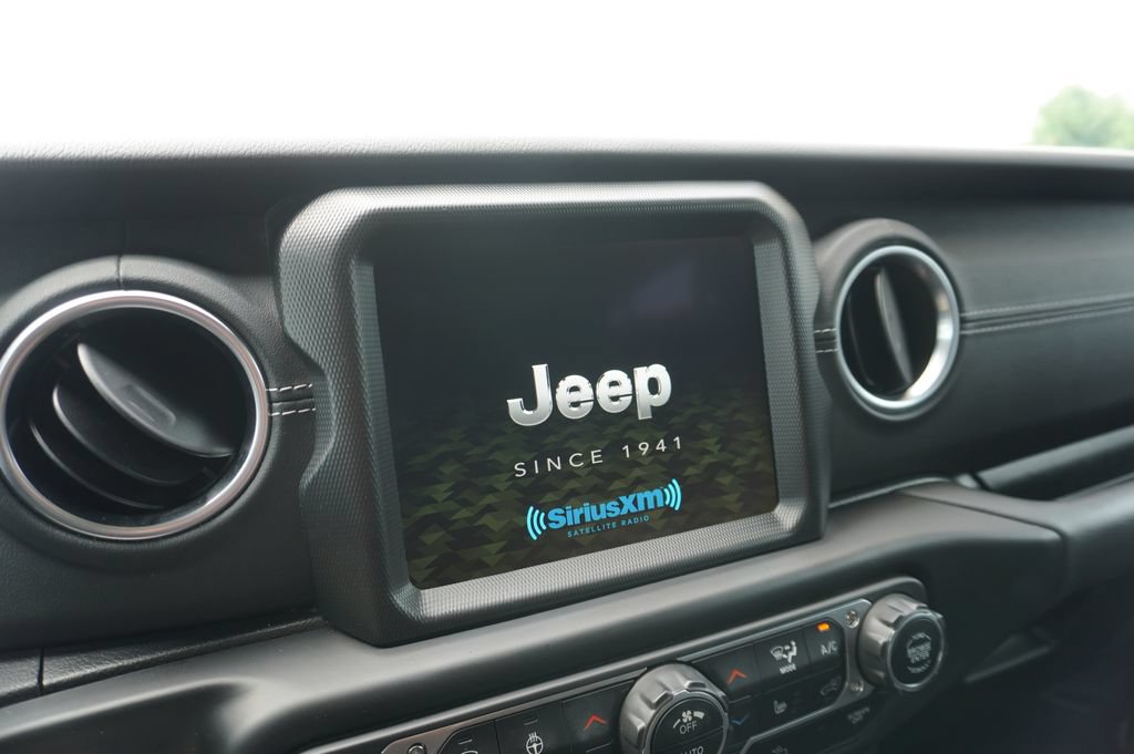 Used 2022 Jeep Wrangler Unlimited Sahara w/ Cold Weather Group AWD/4WD image 16