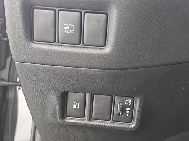 Used 2019 Toyota C-HR LE FWD image 24