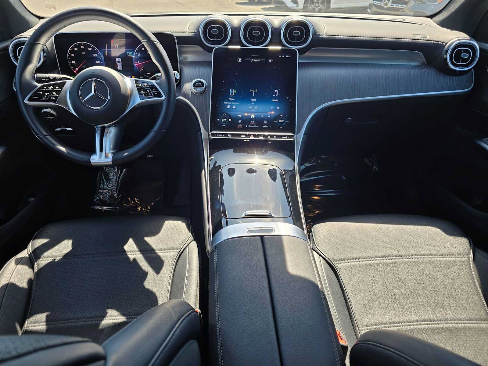 Used 2024 Mercedes-Benz GLC 300 4MATIC image 17