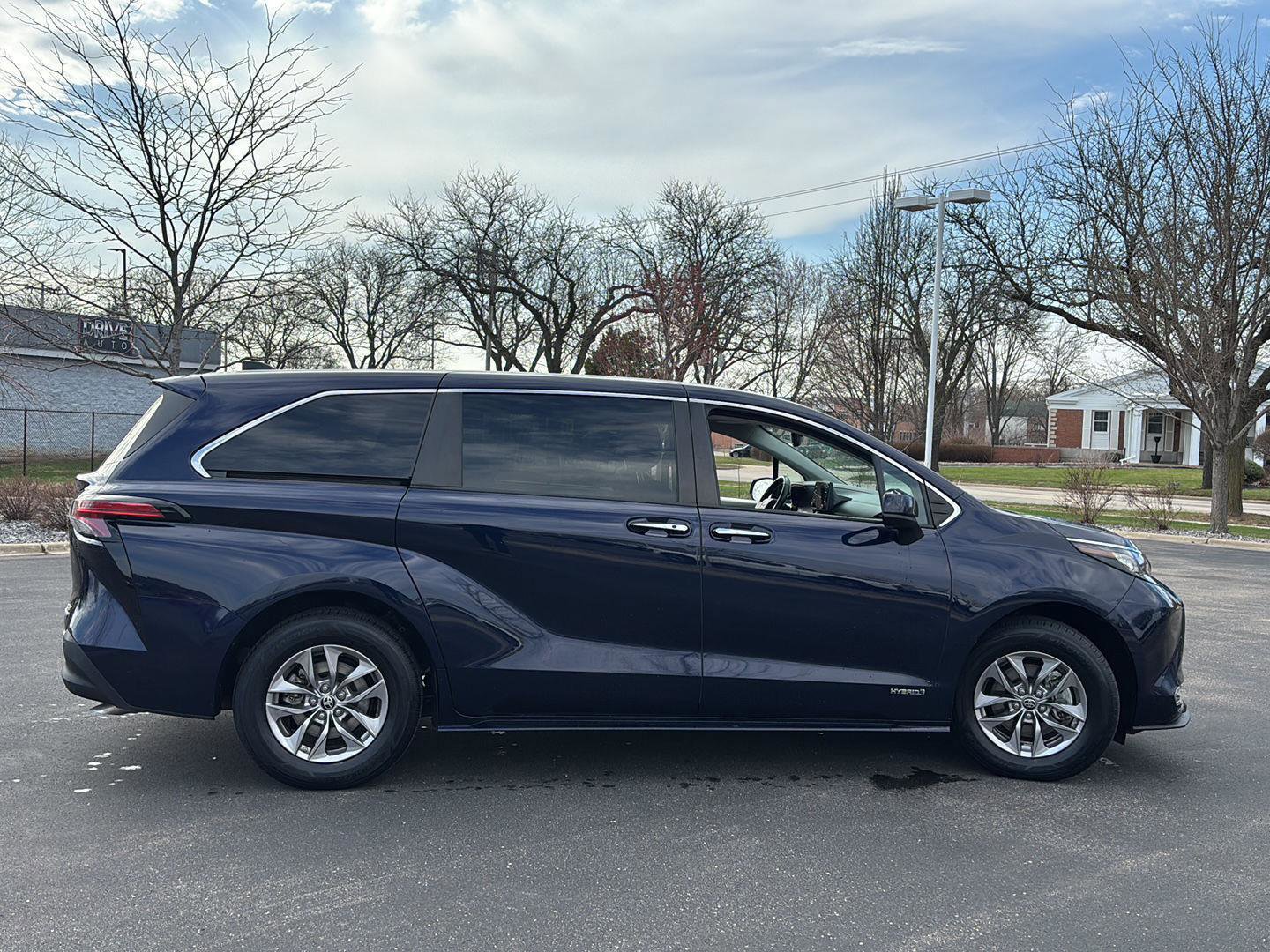 Used 2021 Toyota Sienna XLE FWD image 12