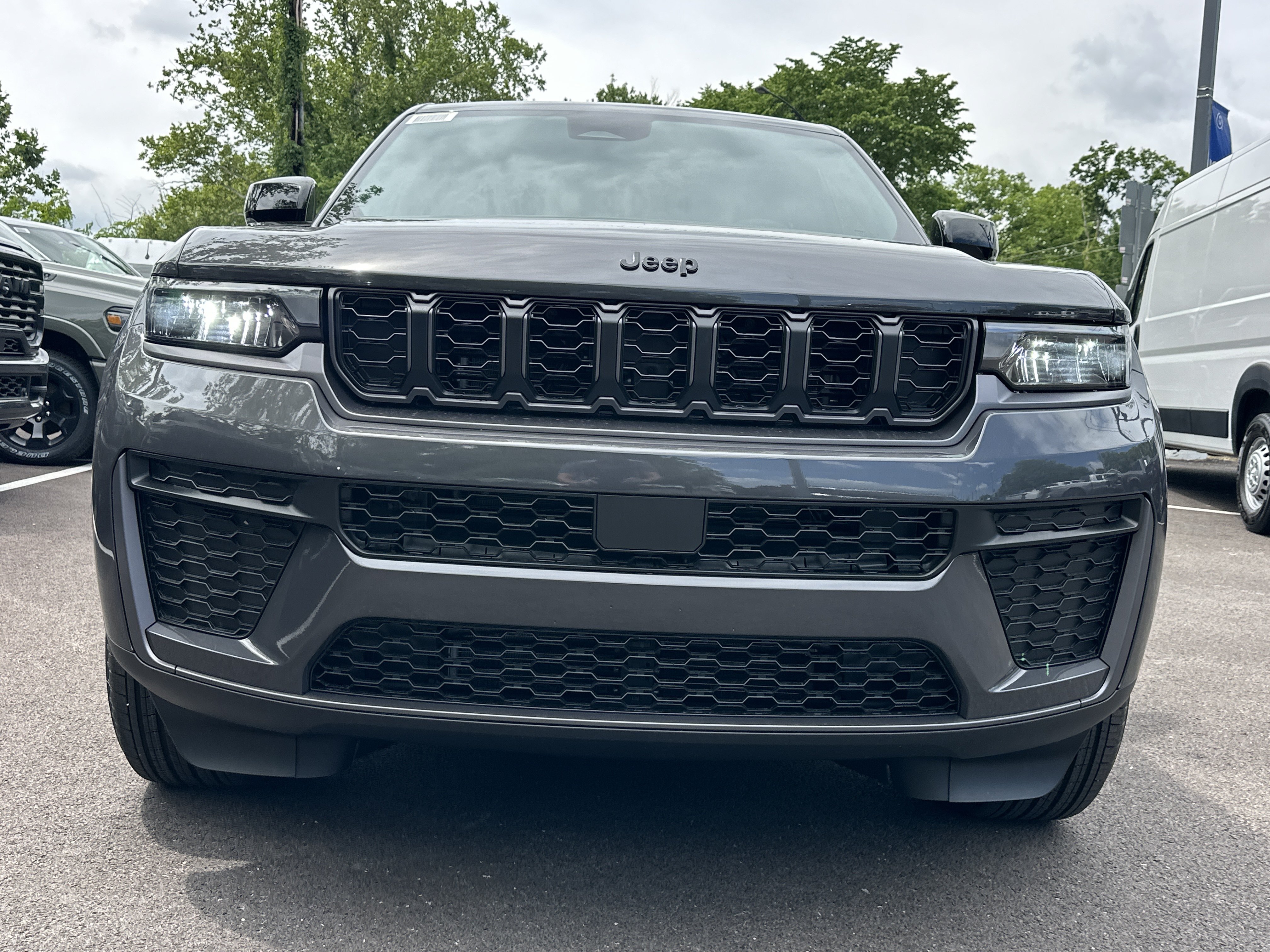 New 2026 Jeep Grand Cherokee Altitude AWD/4WD image 19