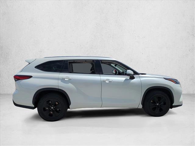Used 2021 Toyota Highlander XLE FWD image 4