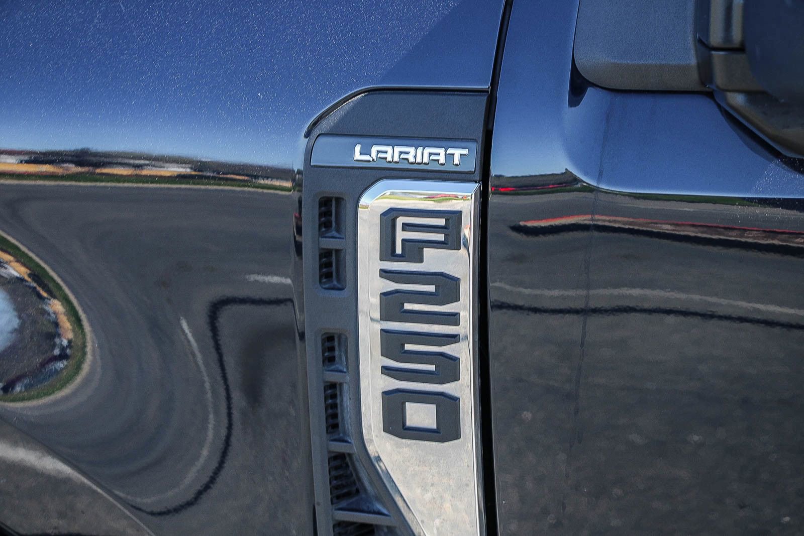 Used 2025 Ford F250 Lariat AWD/4WD image 25