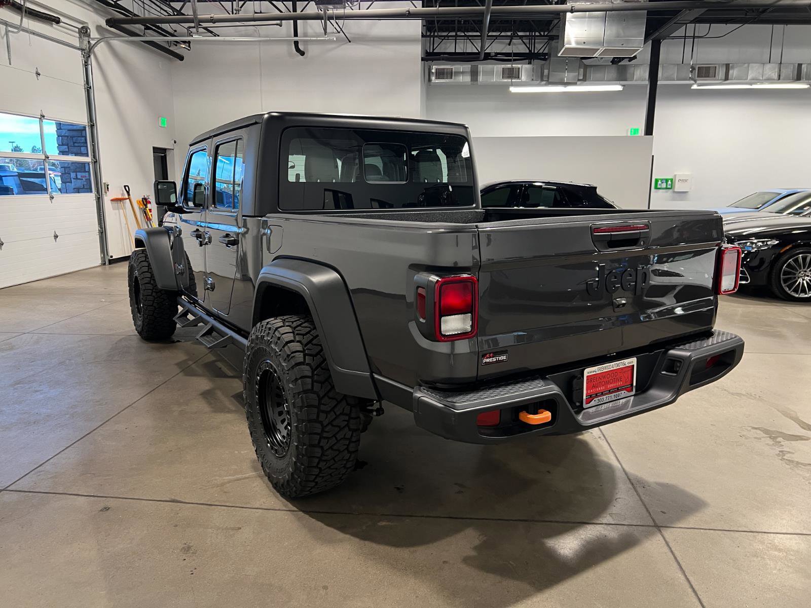 Used 2025 Jeep Gladiator Sport image 5