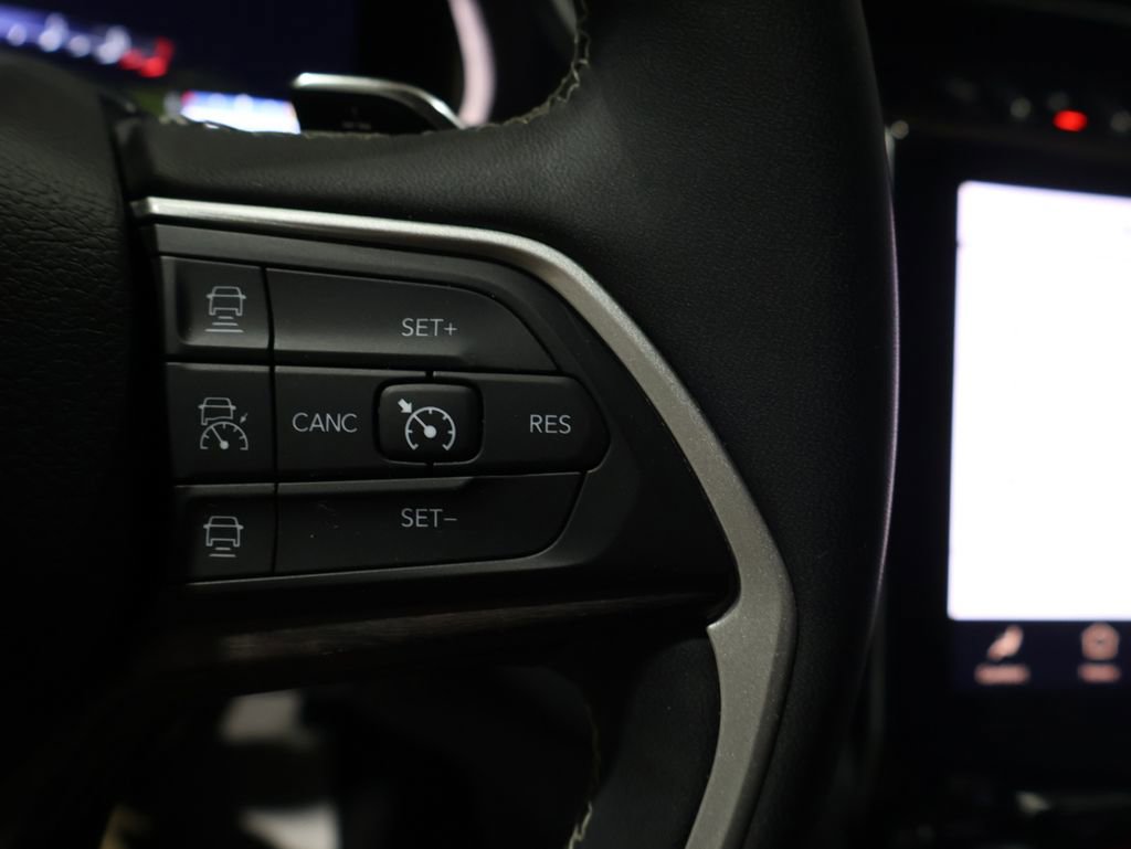 Used 2023 Jeep Grand Cherokee Limited image 35