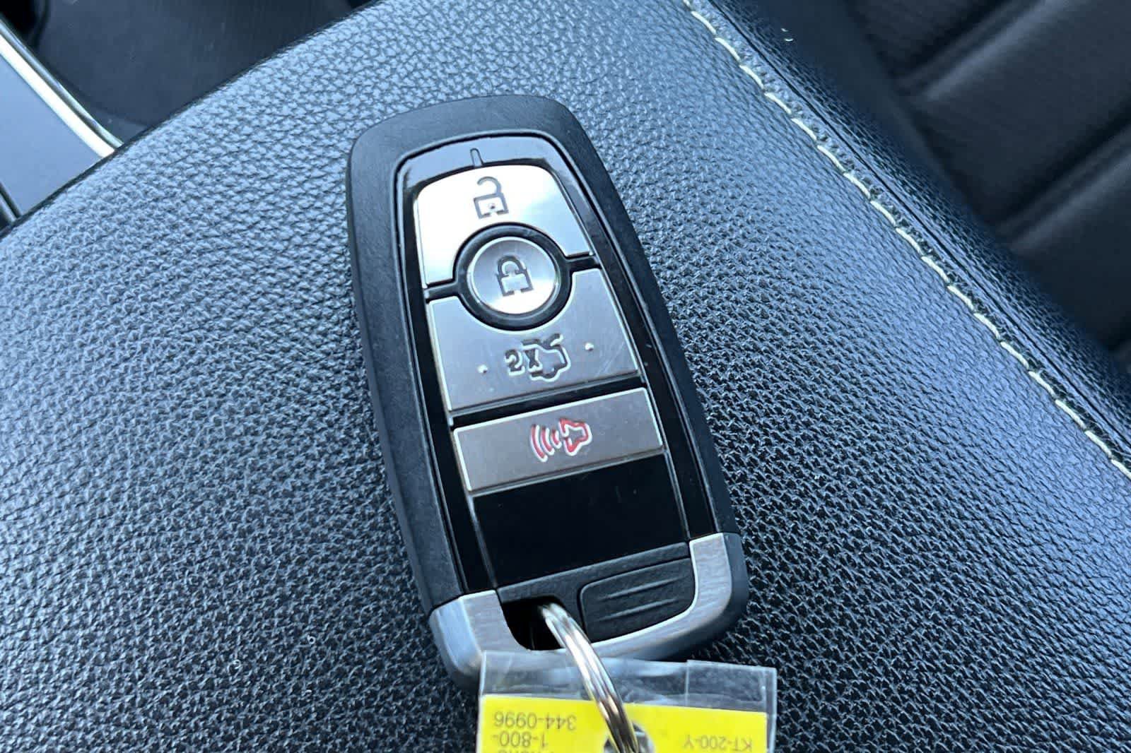 Used 2020 Ford Fusion SE FWD image 28