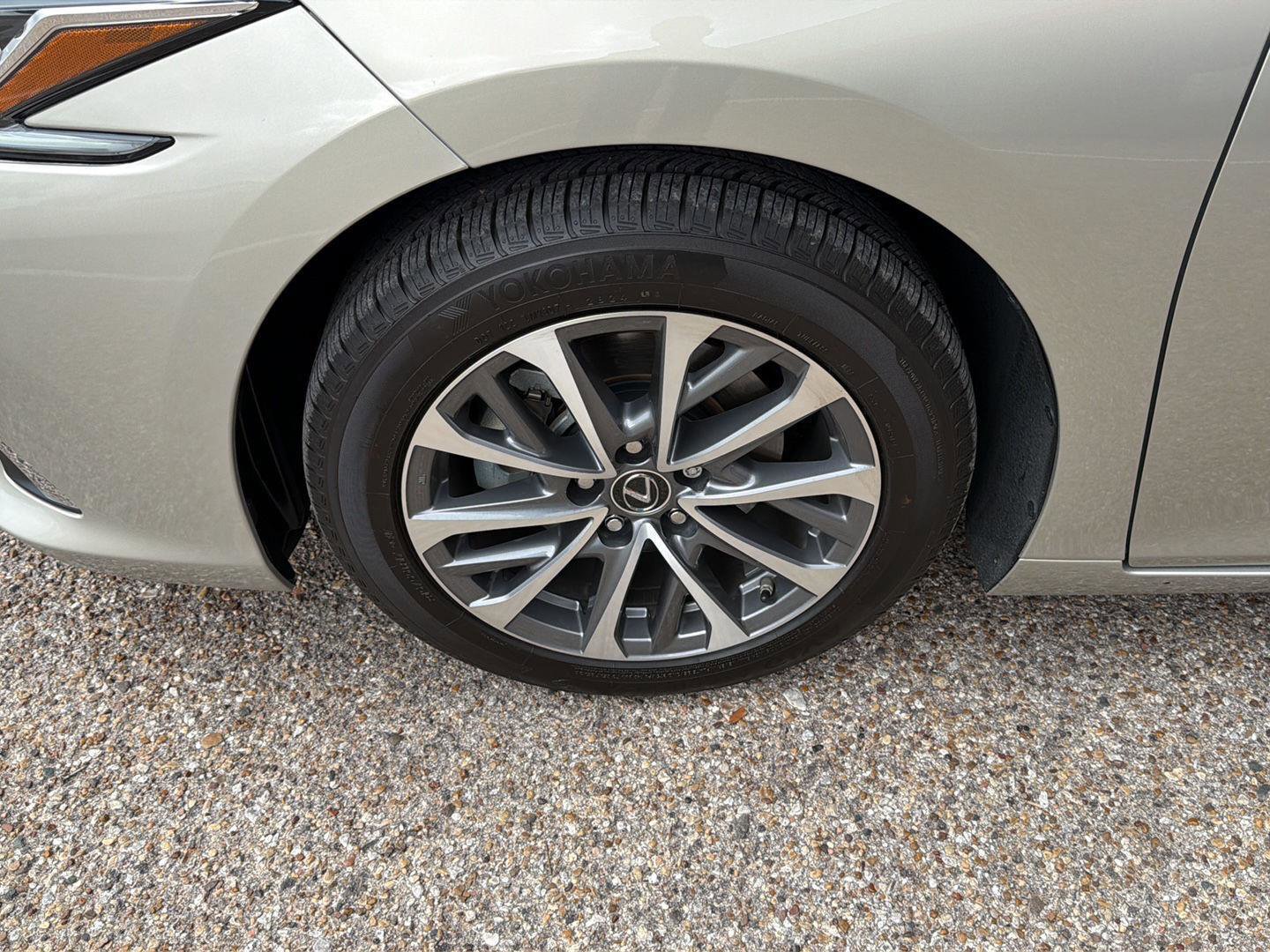 Used 2023 Lexus ES 350 w/ Accessory Package (Z2) image 10