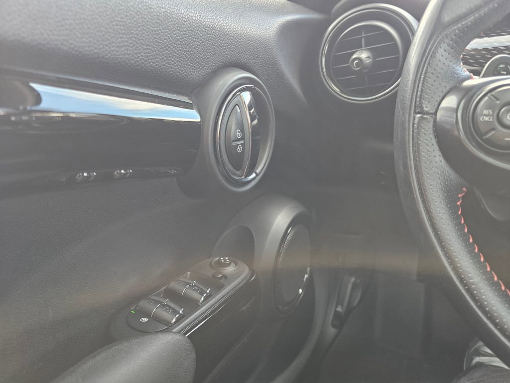 Used 2019 MINI Cooper S w/ Signature Upholstery Package FWD image 30