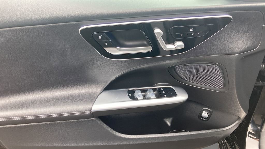 Used 2025 Mercedes-Benz C 300 4MATIC Sedan image 30