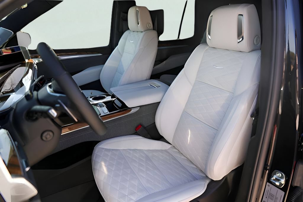 Used 2025 Cadillac Escalade Sport Platinum w/ LPO, Floor Liner Package AWD/4WD image 3