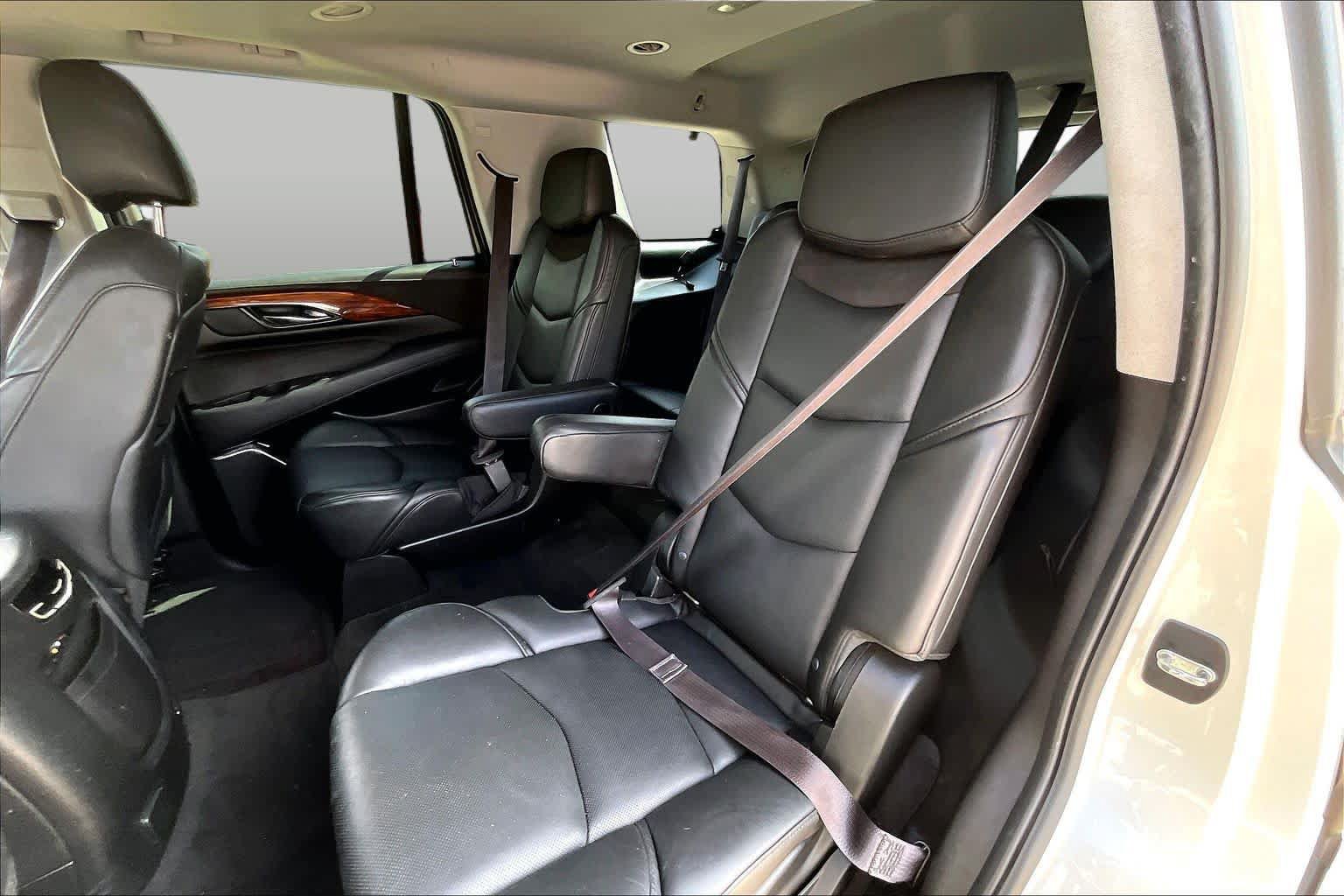 Used 2015 Cadillac Escalade Luxury AWD/4WD image 19