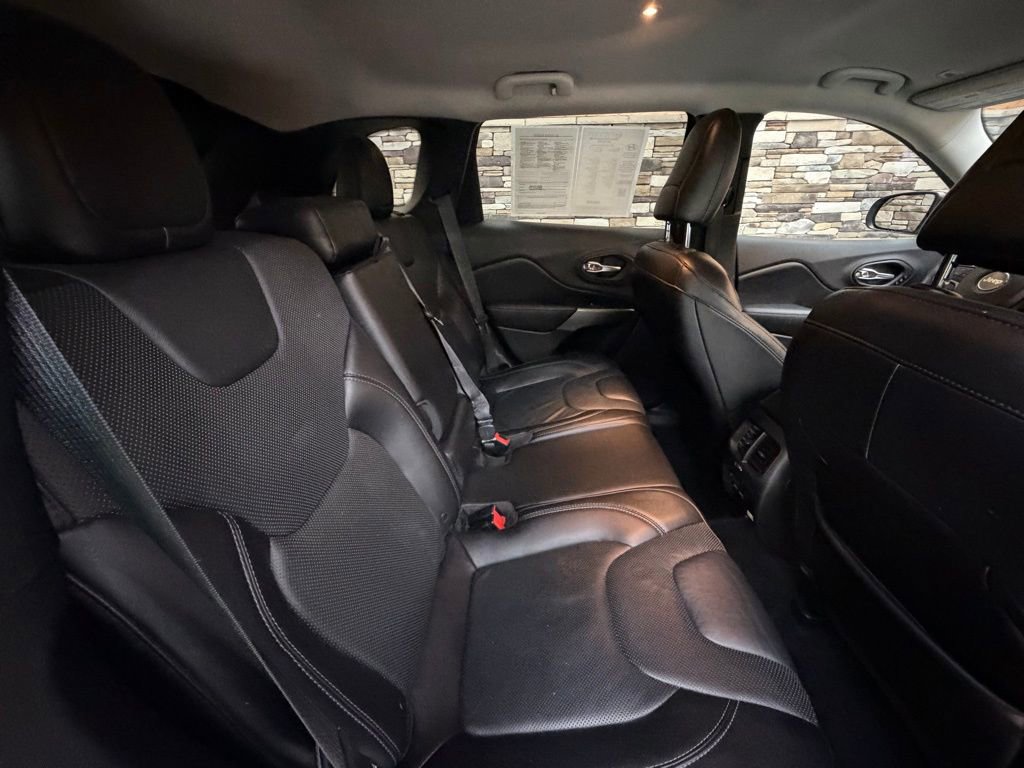 Used 2019 Jeep Cherokee Limited image 29