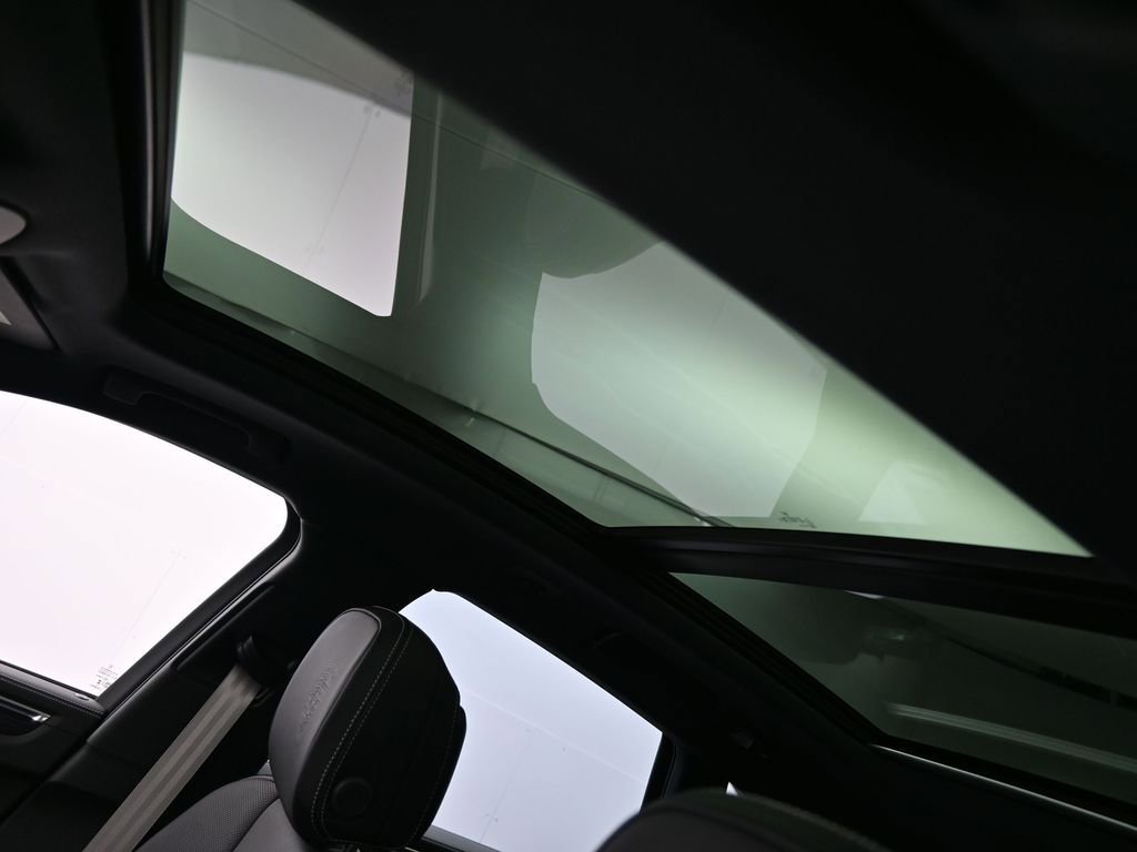 Certified 2025 Porsche Macan GTS image 33