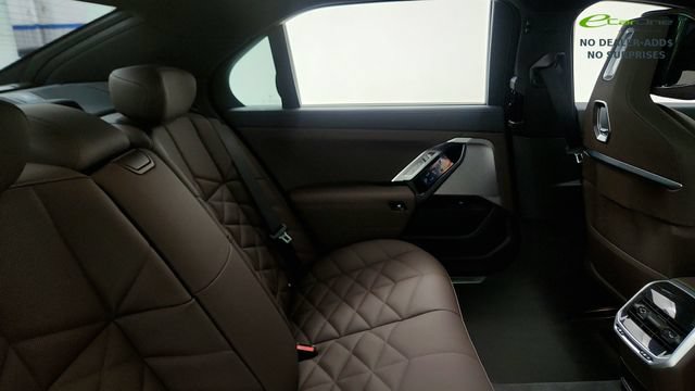 Used 2026 BMW 740i RWD image 36