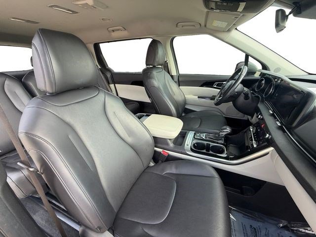 Used 2022 Kia Carnival EX FWD image 16