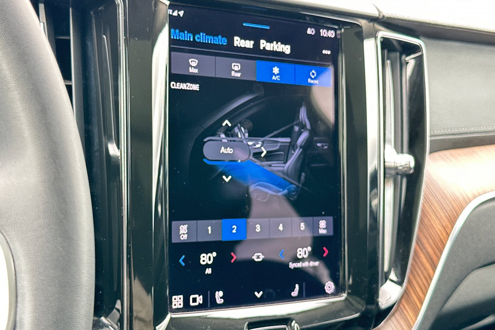 Used 2023 Volvo XC60 B5 Ultimate w/ Climate Package image 24