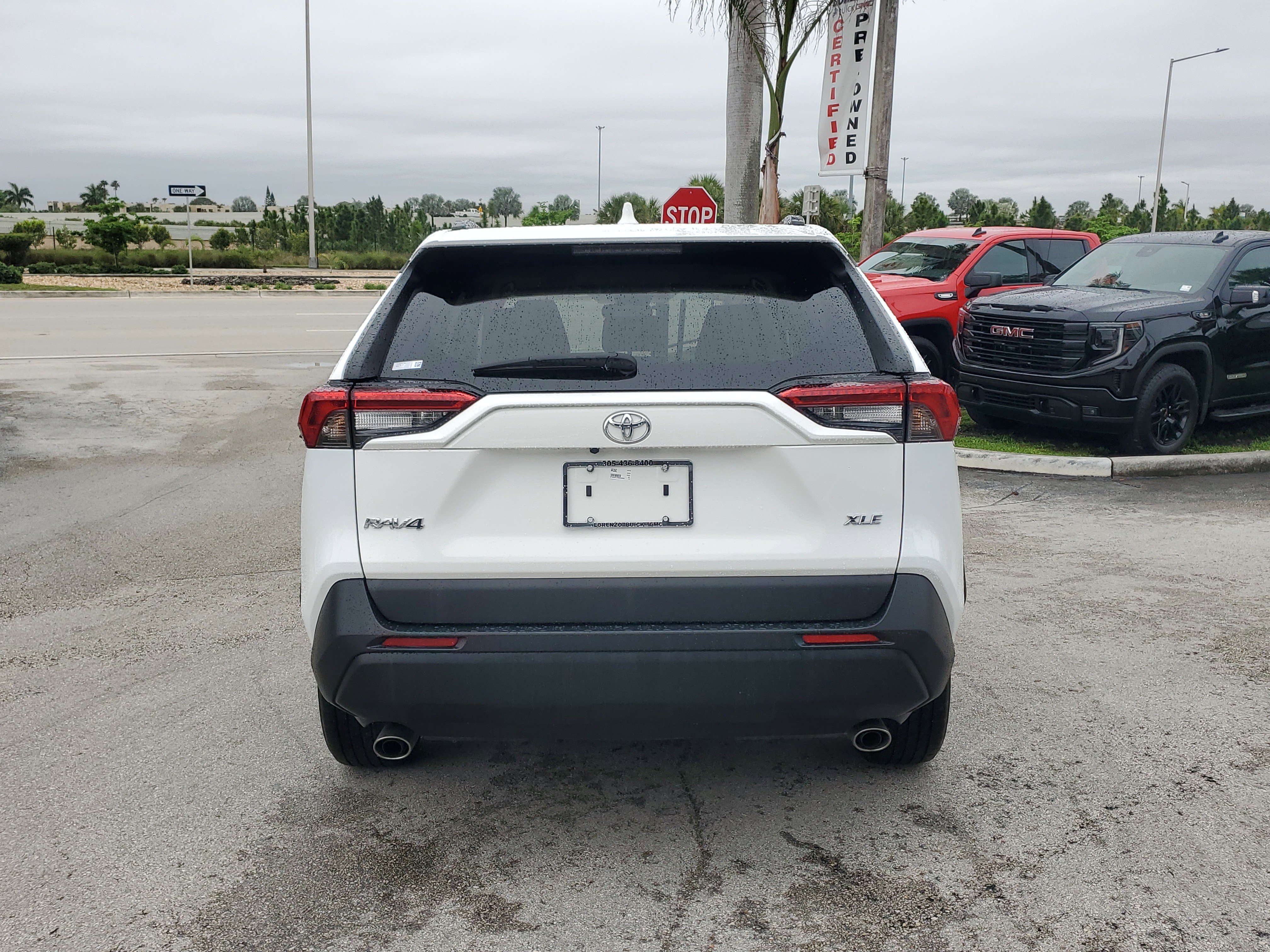 Used 2022 Toyota RAV4 XLE w/ Convenience Package image 6