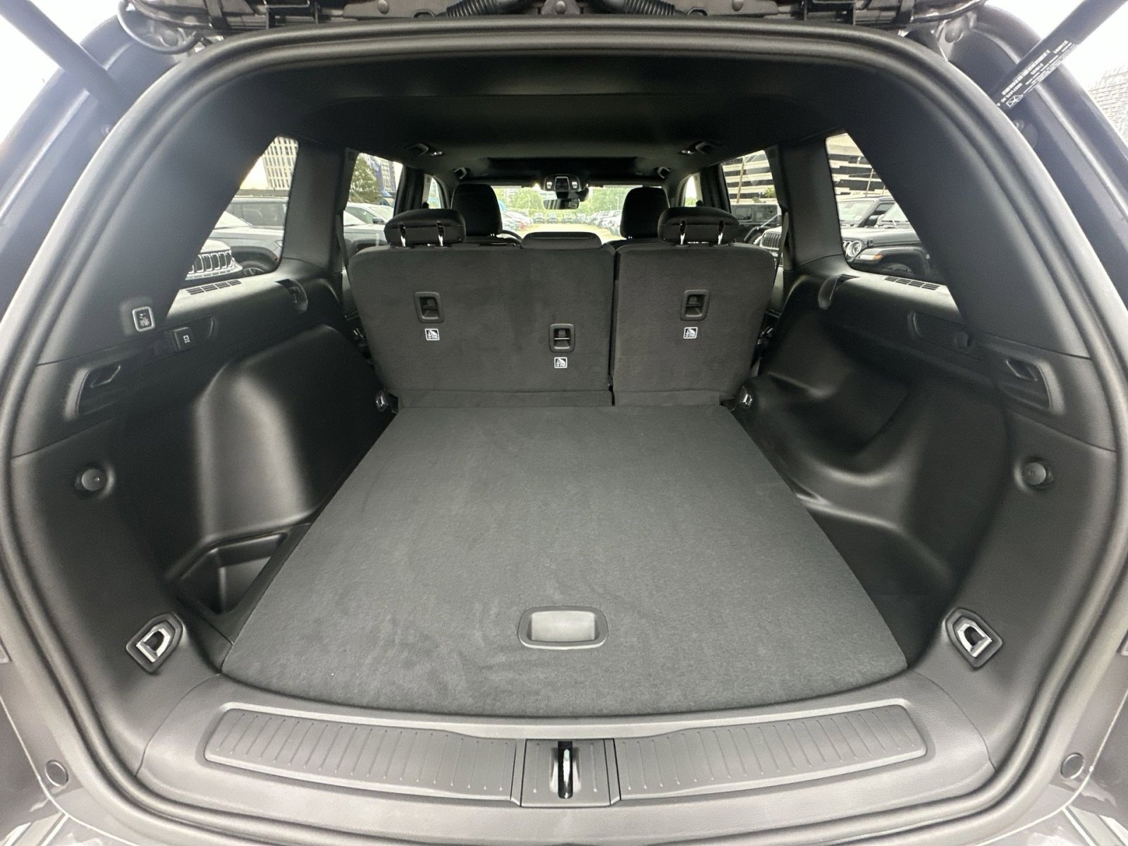 New 2025 Jeep Grand Cherokee Laredo X w/ Luxury Tech Group I image 25