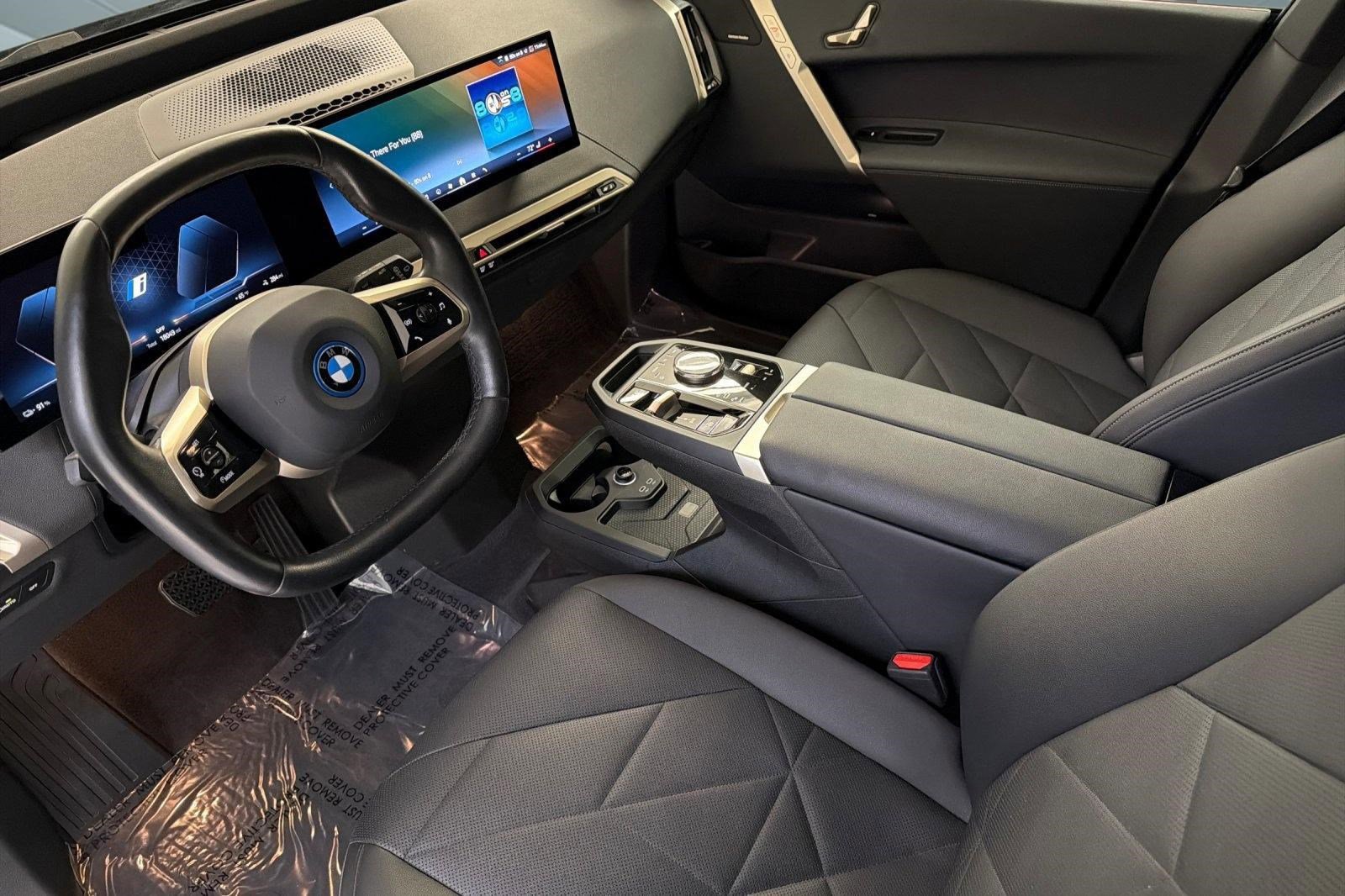 Used 2024 BMW iX xDrive50 AWD/4WD image 4