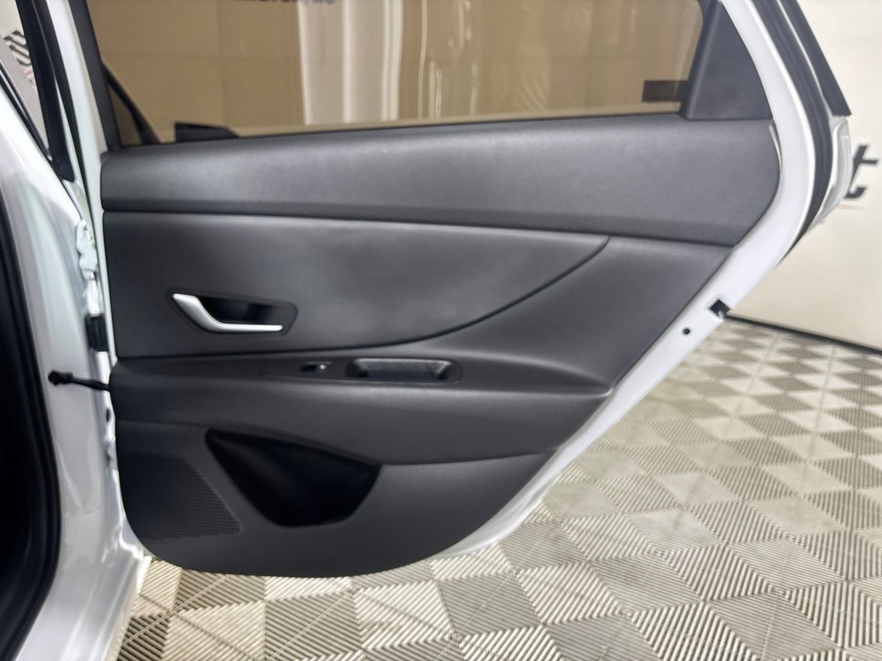 Used 2026 Hyundai Elantra SE FWD image 26