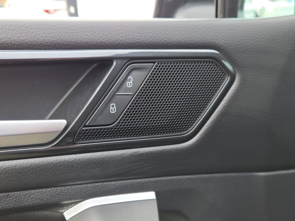 Used 2024 Volkswagen Tiguan Wolfsburg Edition image 29