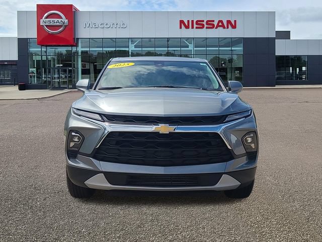 Used 2025 Chevrolet Blazer LT AWD/4WD image 2