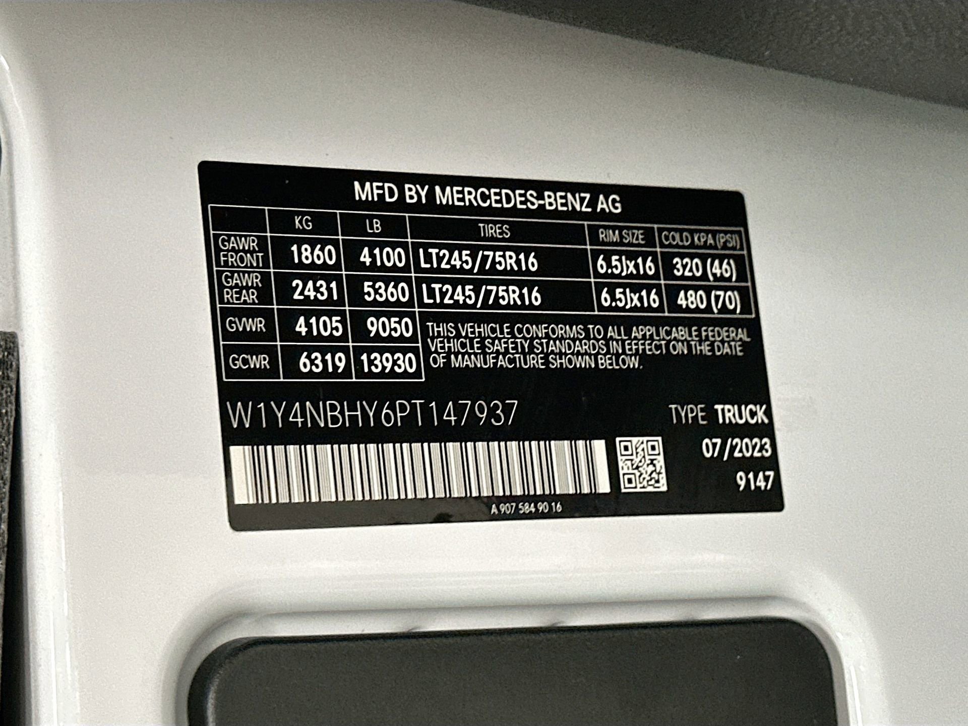 Used 2023 Mercedes-Benz Sprinter 144 Cargo image 31