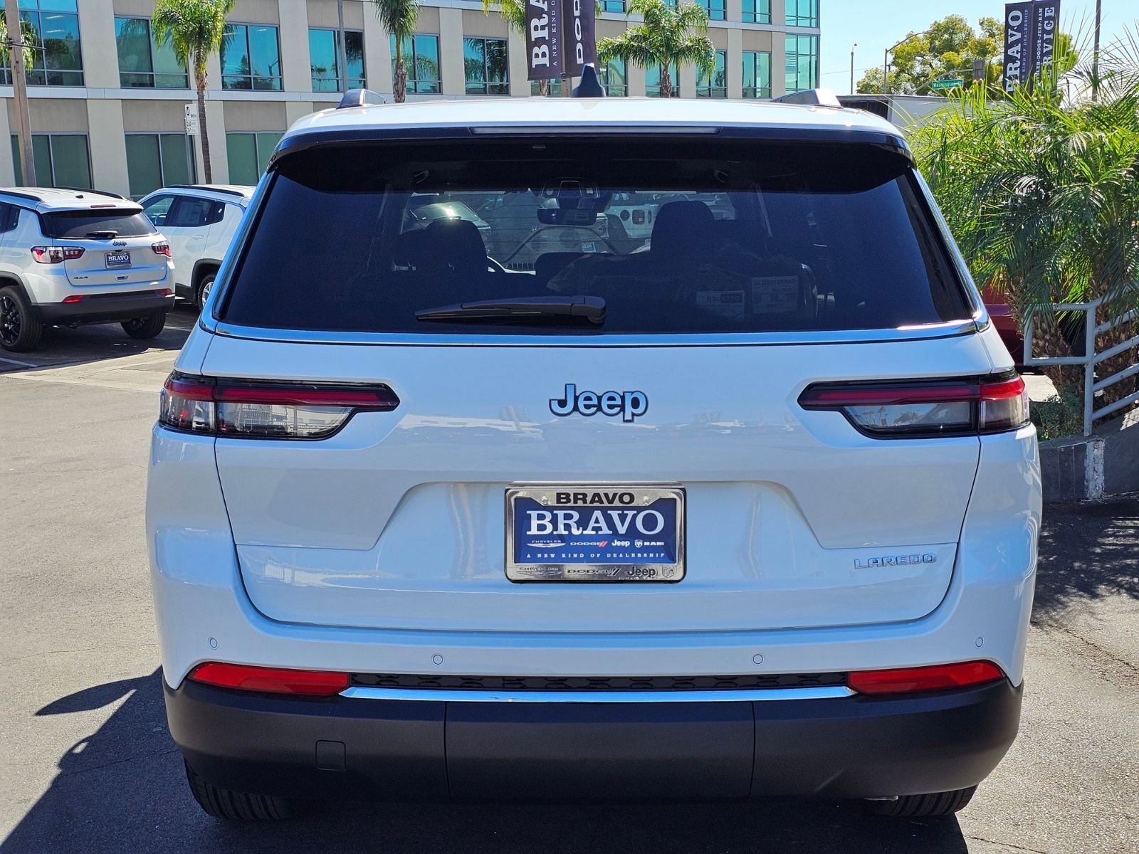 New 2025 Jeep Grand Cherokee L Laredo image 6