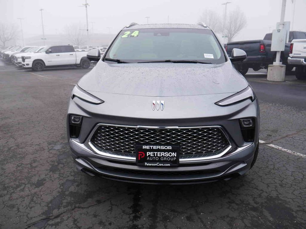 Used 2024 Buick Encore GX Avenir w/ Avenir Technology Package image 3